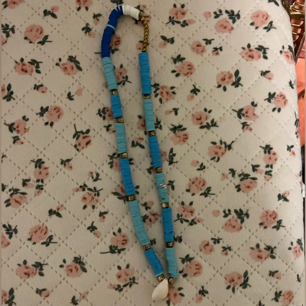 Shell Necklace - Picture 2 of 2